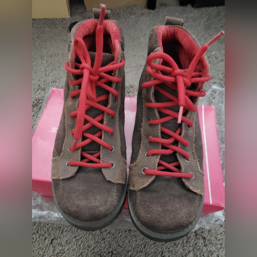 American Eagle vintage hiking boots